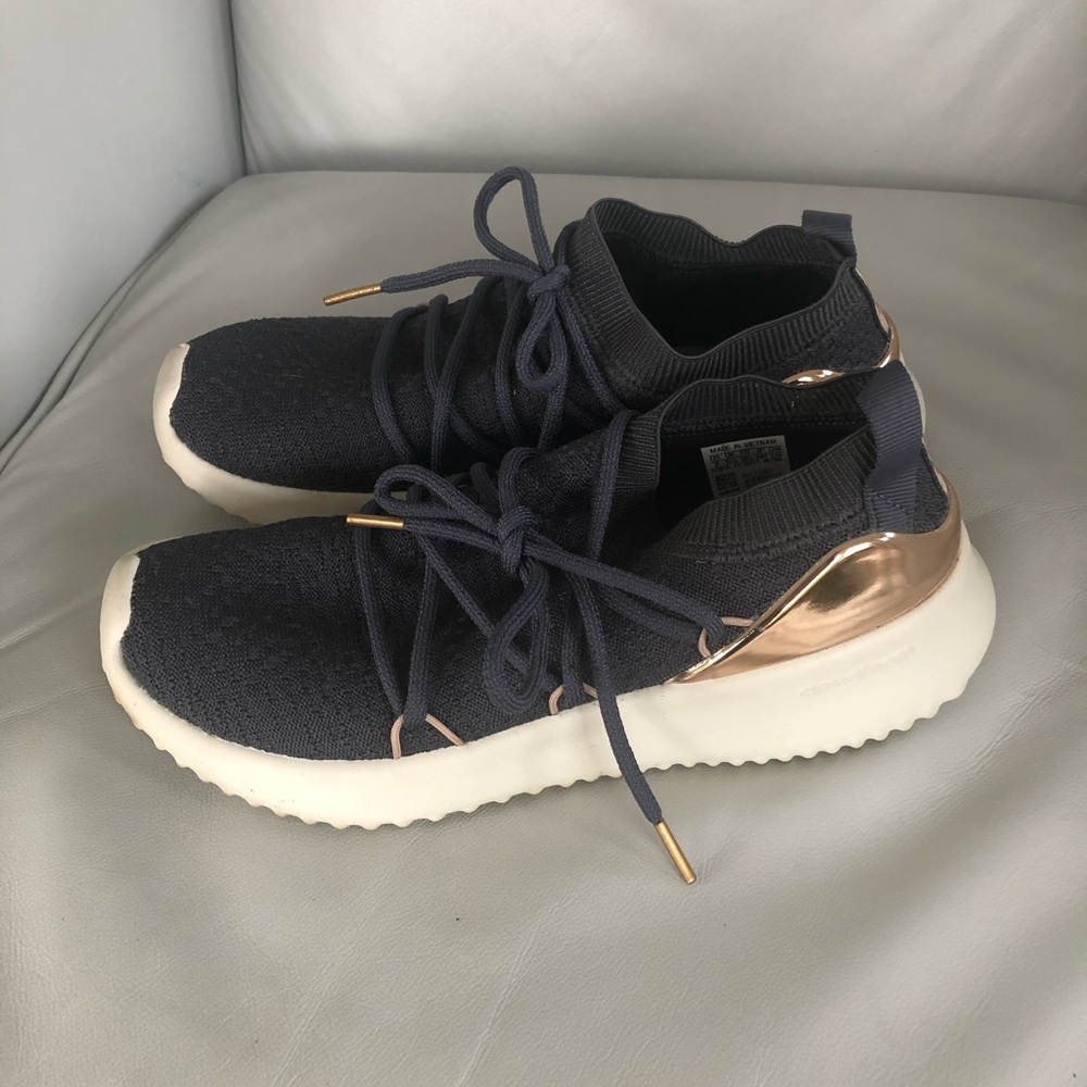 Adidas Sneakers.